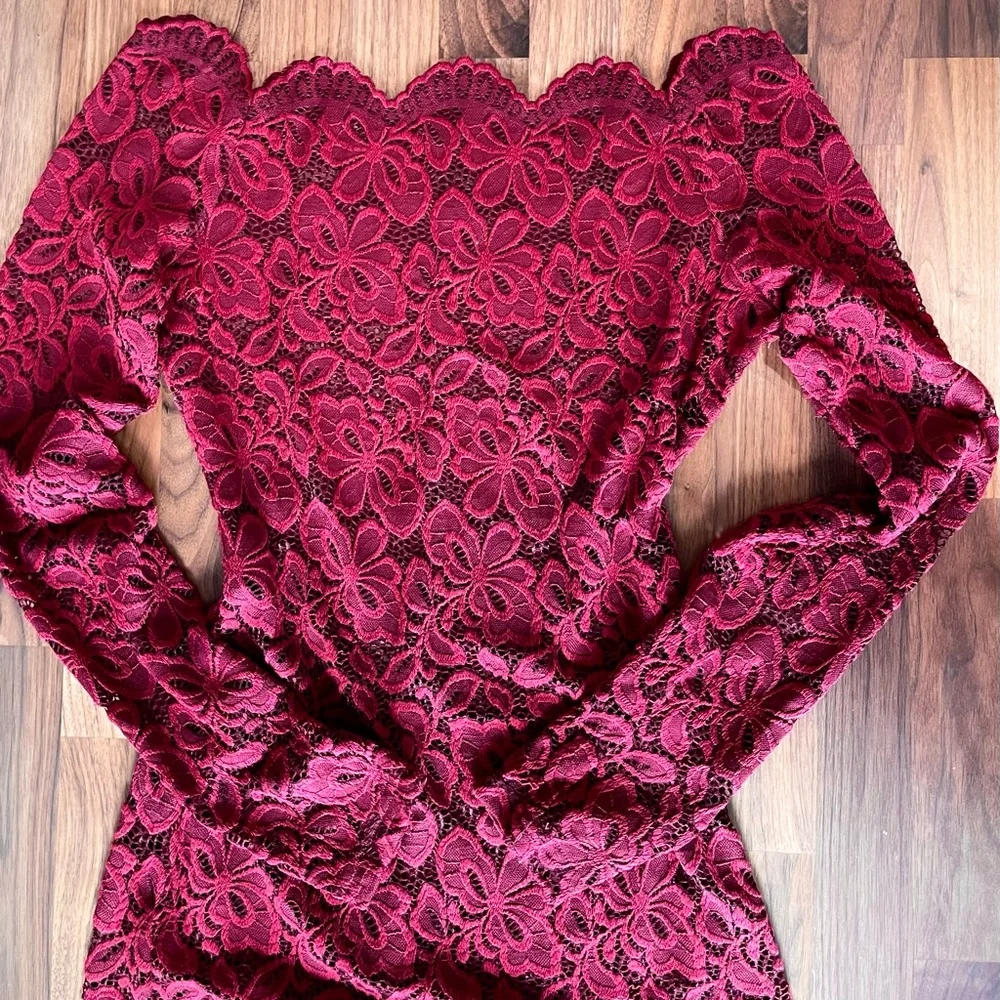 ๐๐ป Off-Shoulder Lace Dress - Small - Picture 6 of 7